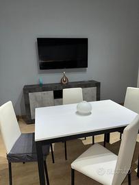 Tavolo + 4 sedie e copricuscini inclusi