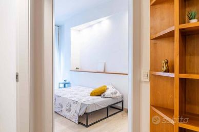 Stanza in appartamento di 100 m² a Milano