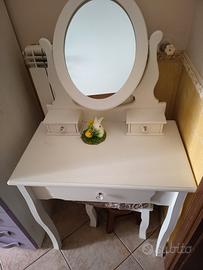specchiera con sgabello