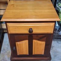 Comodino in legno massello