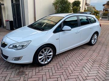 Astra SW Cosmo Sport Tourer 1,7 CDTI