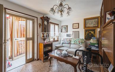 PORZIONE DI CASA A PAVULLO CON GARAGE