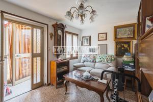 PORZIONE DI CASA A PAVULLO CON GARAGE