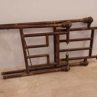 Testa e piedi per letto in metallo decorato