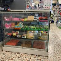 Vetrinetta in vetro temperato con 3 ripiani e base