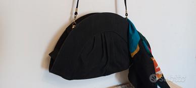 borsa vintage in raso nero.