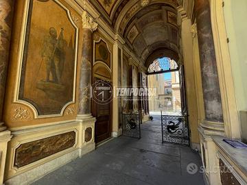 5 LOCALI IN SPLENDIDO STABILE D'EPOCA CON AFFRESCH