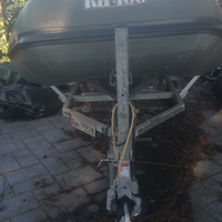 Gommone con chiglia rigida