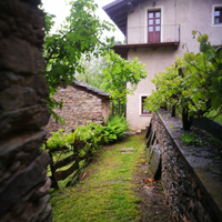 Valle Maira: ampia porzione di borgata alpina