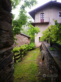 Valle Maira: ampia porzione di borgata alpina