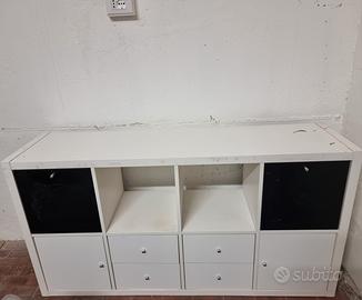 Mobile ikea Kallax con tutti gli accessori
