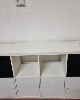 Mobile ikea Kallax con tutti gli accessori