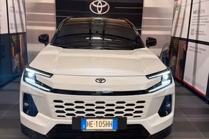 Rav 4 Icon "tech pack" PHEV-NG '25  CVT FWD 