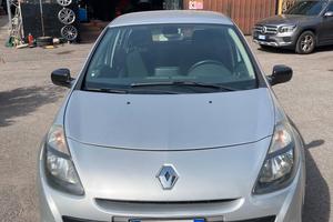 Clio Renault 1.0 benzina anno 2011 euro 