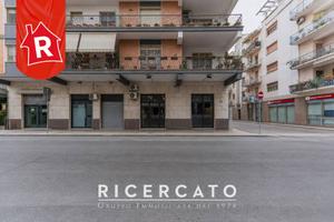 Immobile di 200 m² con 5 locali a Lecce