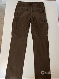 Pantaloni colore marroni con tasche