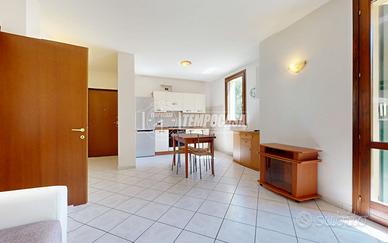Trilocale al primo piano con Garage