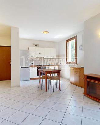 Trilocale al primo piano con Garage