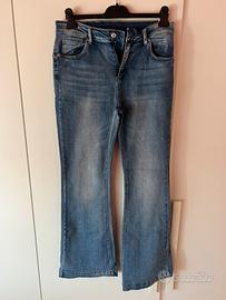 Jeans curvi blu a zampa effetto used
