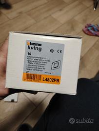 placchetta living international