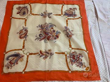 Foulard vintage di Paolo Gucci a fantasia