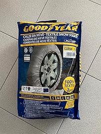 Nuove calze da neve Goodyear BMW 320D 