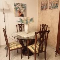 tavolo con sedie più credenza 