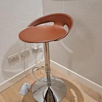 Sgabello acciaio cromato e cuoio John