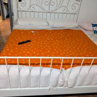 Letto matrimoniale Ikea ottimamente tenuto