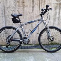 MOUNTAIN BIKE GIANT 26