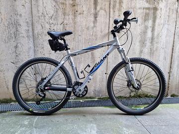 MOUNTAIN BIKE GIANT 26