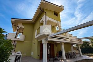 VILLA A SCHIERA A FORMIA
