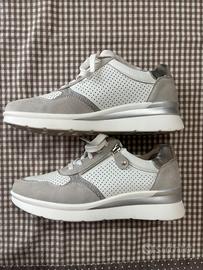 Sneakers Donna Flexella Bianche e Grigie Taglia 40