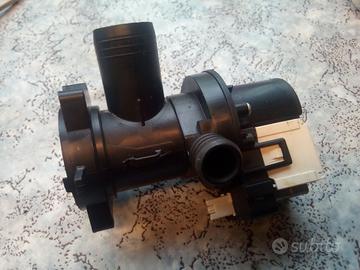 Pompa di scarico per lavatrice modello WHIRLPOOL 