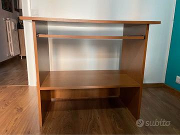 Scrivania con ripiano estraibile