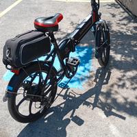 Bicicletta elettrica con acceleratore 