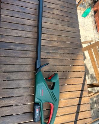 TAGLIASIEPI BOSCH a batteria