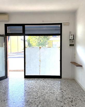 NEGOZIO A CESENA