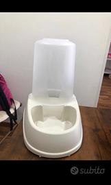 Distributore cibo e acqua