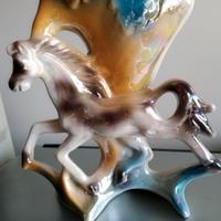 Soprammobile d'epoca cavallino in porcellana