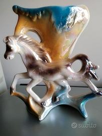 Soprammobile d'epoca cavallino in porcellana