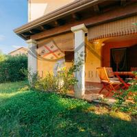 Trilocale al piano terra con giardino e posto auto