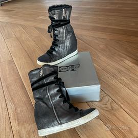 Stivaletti con zeppa