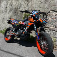 KTM 690 SMC depo a libretto a2 trattabile