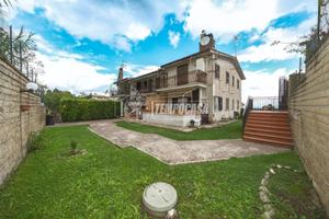 QUADRILOCALE PANORAMICO CON SFOGO ESTERNO E BOX AU