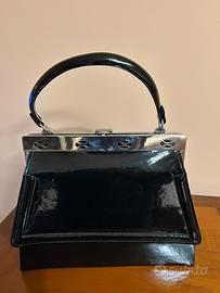 Borsetta in pelle vernice nera fatta a mano