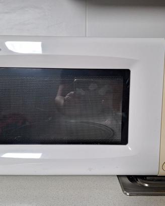 Micronde Sharp R-208W