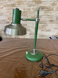 Elegante lampada da tavolo vintage verde