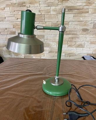 Elegante lampada da tavolo vintage verde
