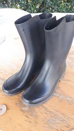 stivali nuovi in gomma